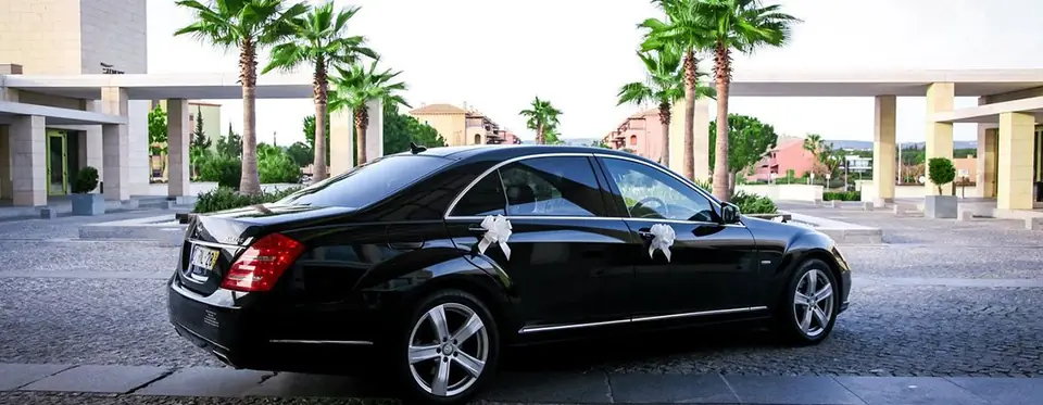 Black saloon car used for Wimbledon airport transfers